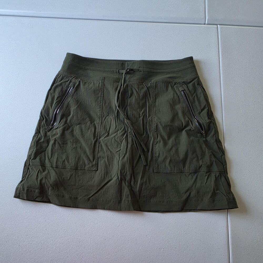 Athleta Skort Womens 8 Green Cargo Hiking Drawstring Zip Pocket Lined Shorts